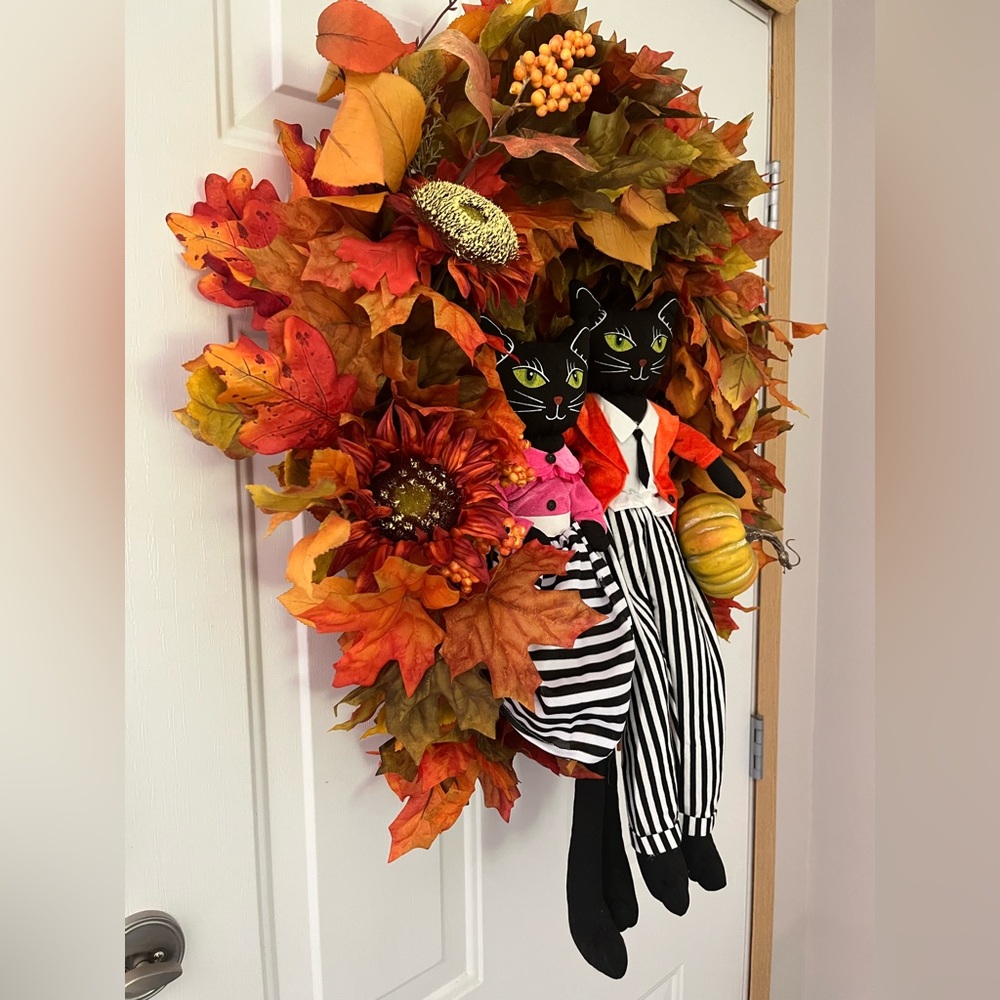 New Hand Crafted Fall Halloween Black Sitting Cats Wreath Pumpkins Sunflowers Lg - Picture 4 of 9